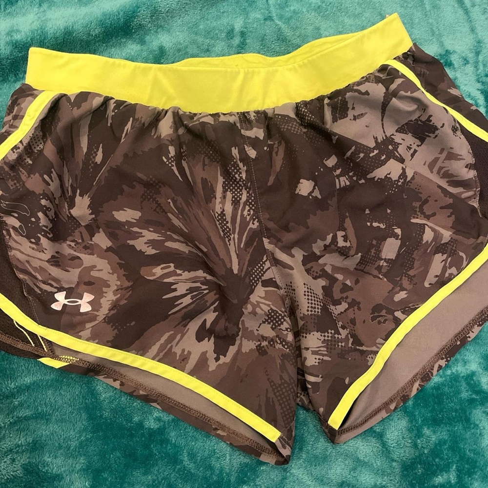 Under Armour Women’s black and neon green Athletic Shorts size medium